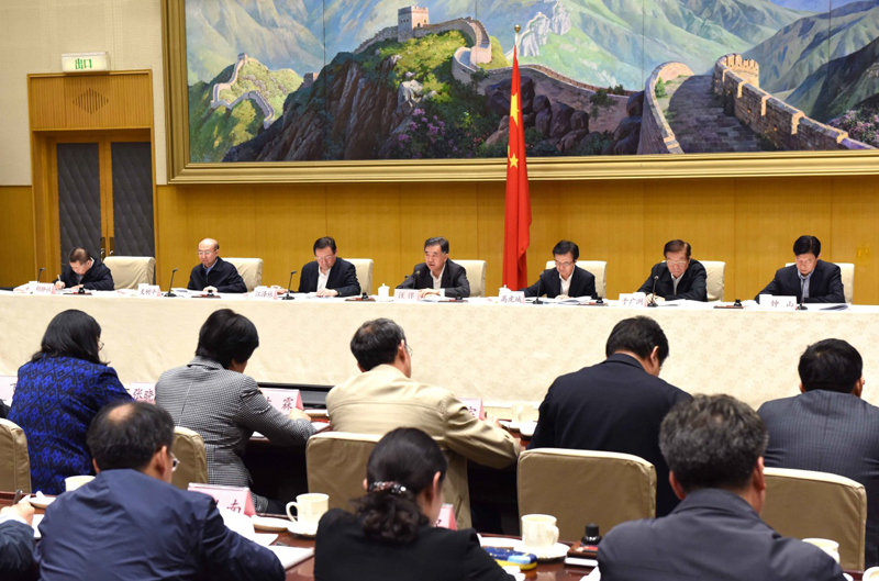 4月21日,全國(guó)外貿(mào)工作電視電話會(huì)議在北京召開(kāi),國(guó)務(wù)院副總理汪洋出席會(huì)議并講話。新華社記者 饒愛(ài)民 攝 4月21日,全國(guó)外貿(mào)工作電視電話會(huì)議在北京召開(kāi),國(guó)務(wù)院副總理汪洋出席會(huì)議并講話。新華社記者 饒愛(ài)民 攝