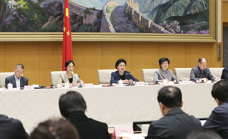 4月27日,全國(guó)醫(yī)改工作電視電話會(huì)議在北京召開(kāi),中共中央政治局委員、國(guó)務(wù)院副總理、國(guó)務(wù)院醫(yī)改領(lǐng)導(dǎo)小組組長(zhǎng)劉延?xùn)|出席會(huì)議并講話。新華社記者 丁林 攝 4月27日,全國(guó)醫(yī)改工作電視電話會(huì)議在北京召開(kāi),中共中央政治局委員、國(guó)務(wù)院副總理、國(guó)務(wù)院醫(yī)改領(lǐng)導(dǎo)小組組長(zhǎng)劉延?xùn)|出席會(huì)議并講話。新華社記者 丁林 攝