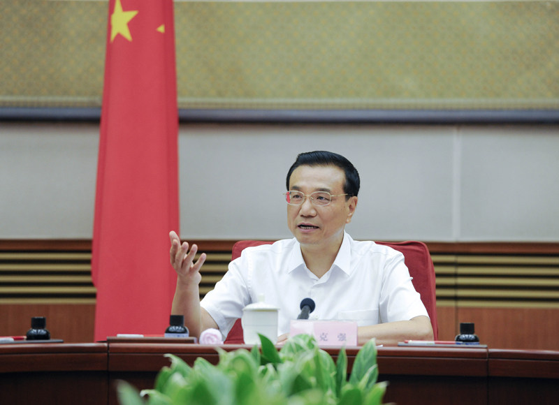 2014年8月21日,李克強同國家杰出青年科學(xué)基金獲得者代表舉行座談。 2014年8月21日,李克強同國家杰出青年科學(xué)基金獲得者代表舉行座談。