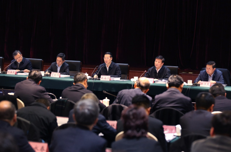 11月22日,中共中央政治局常委、國務(wù)院副總理張高麗在北京主持召開全國地理國情普查領(lǐng)導(dǎo)小組全體會議并講話。
